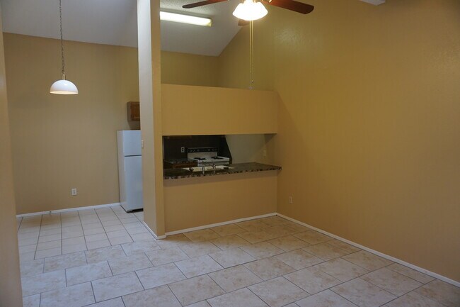 Building Photo - 121 N TROY