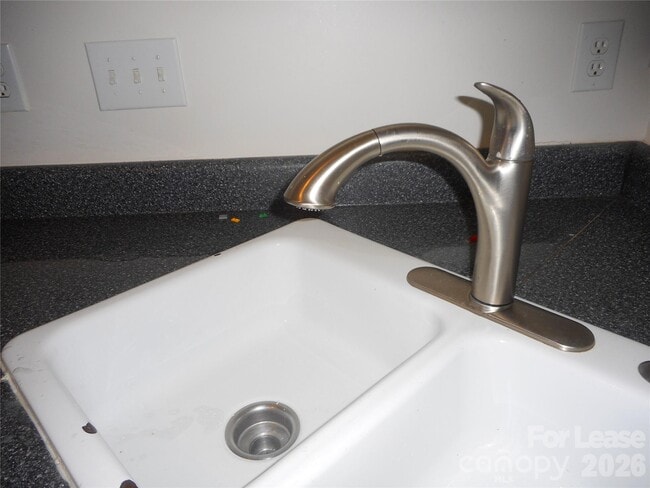 Building Photo - 1957 University Heights Ln