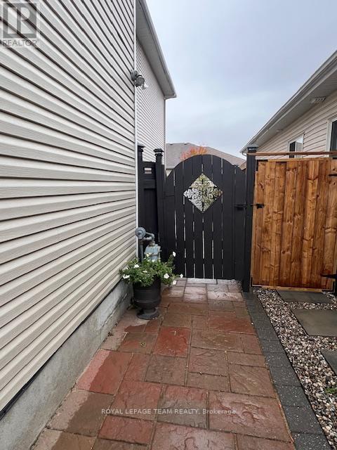 Building Photo - 685 Everlasting Crescent