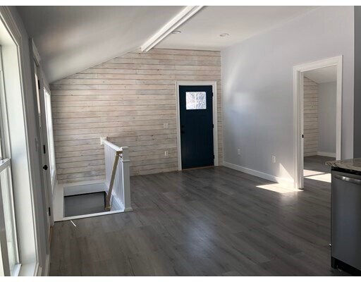 Building Photo - 16 Crystal Lake Dr