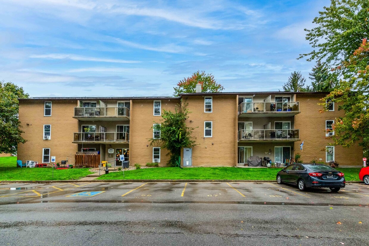 Primary Photo - Park Place on Village Green Apartments