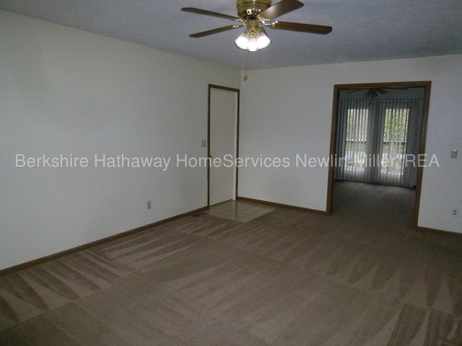 Building Photo - 2 Bedroom Duplex- Pets Welcome!*