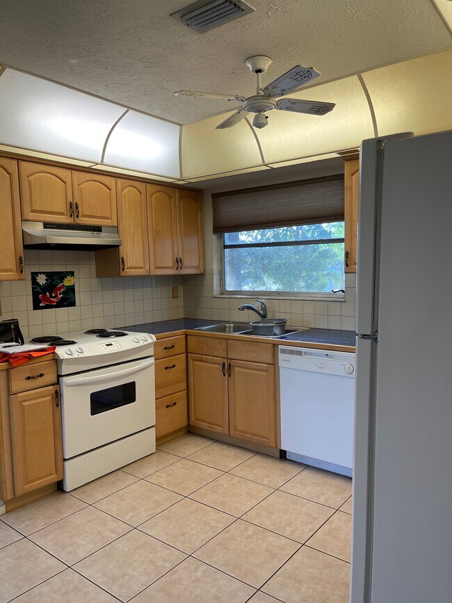 Foto del edificio - 7091 Brentford Rd