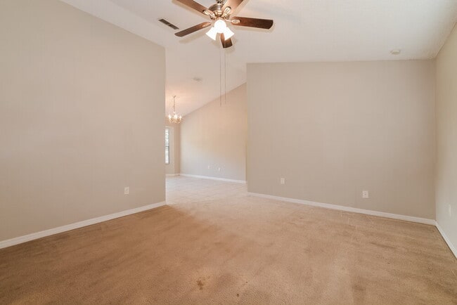 Foto del edificio - 5158 Log Wagon Rd