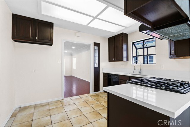 Foto del edificio - 1612 W 253rd St