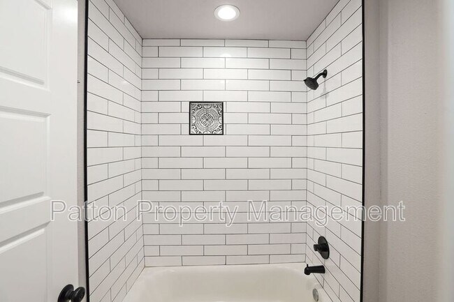 Foto del edificio - 8945 Redbud Rd