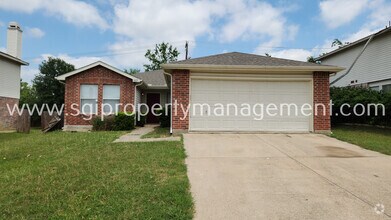 Building Photo - 8005 Mosstree Dr