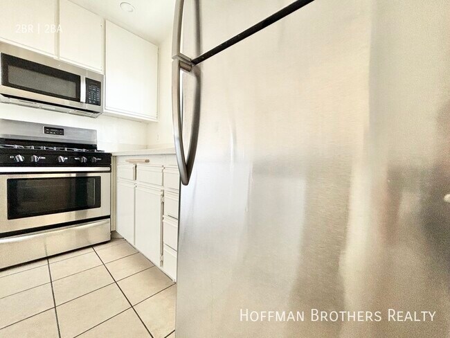 Building Photo - 868 S Kingsley Dr Los Angeles, CA 90005