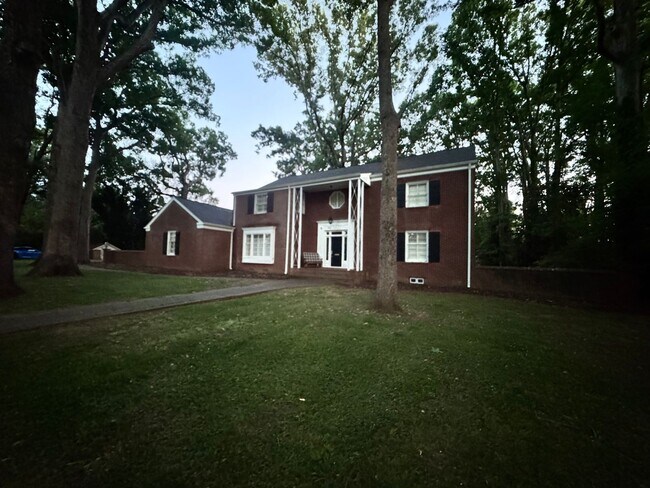 Foto del edificio - 906 Crescent Cir