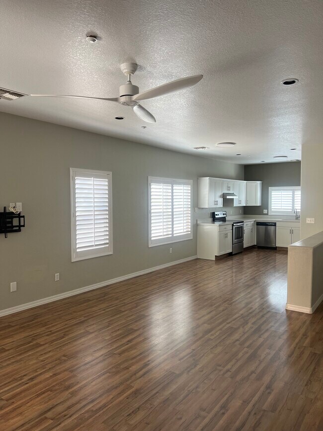 Foto del edificio - 7500 E Deer Valley Rd