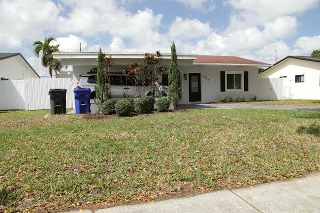 Foto del edificio - 6451 Pershing St