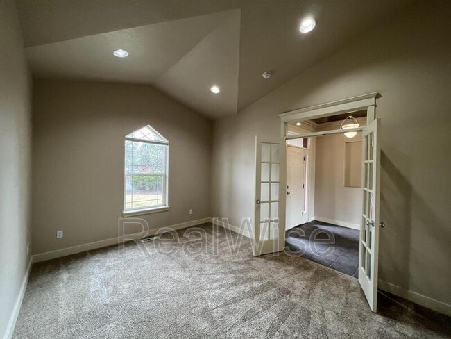 Building Photo - 835 Nutcracker Dr
