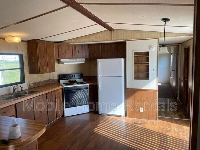 Foto del edificio - 3224 Idlewild Dr