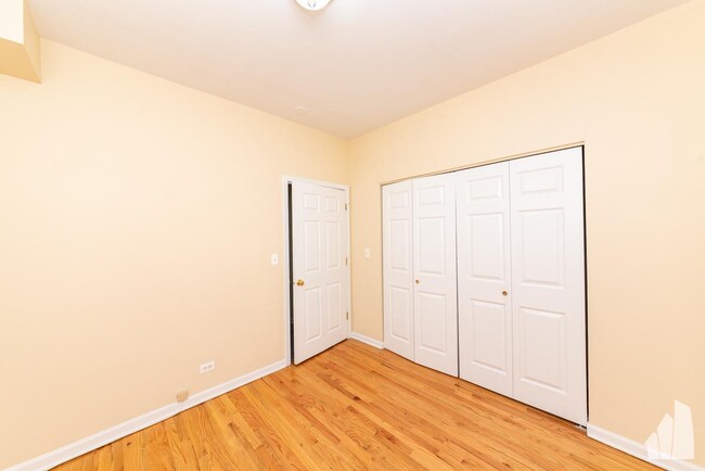 Building Photo - 2 bedroom in Chicago IL 60622