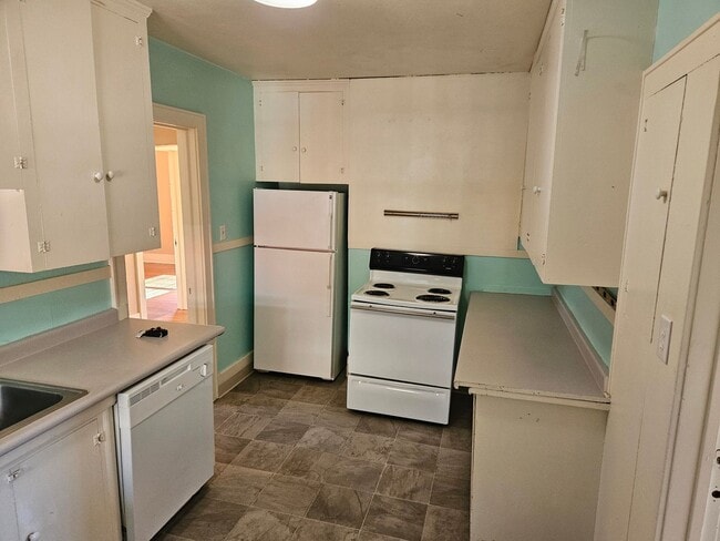 Building Photo - RENT SPECIAL - $500 OFF AUGUST RENT!!!