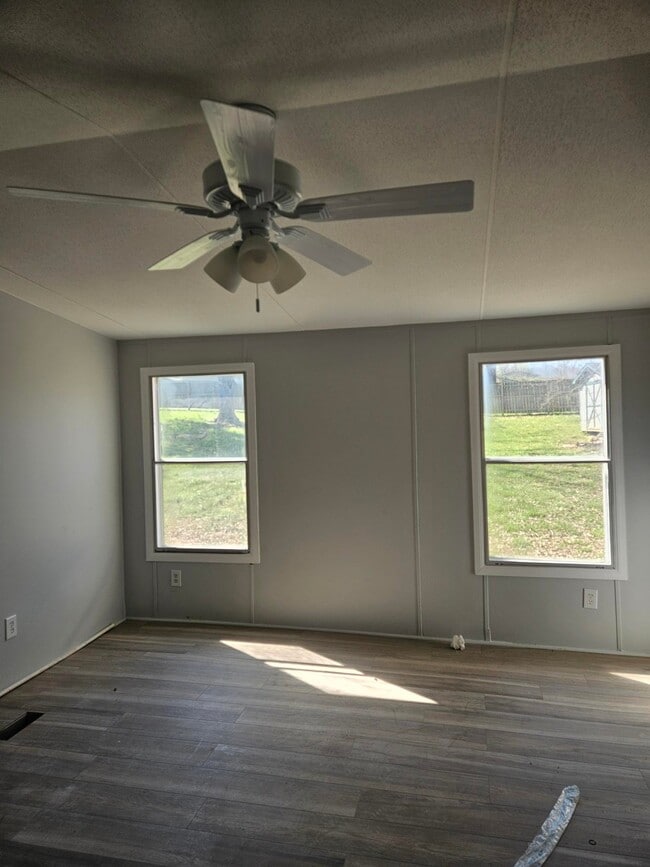 Building Photo - 935 Calvert Dr