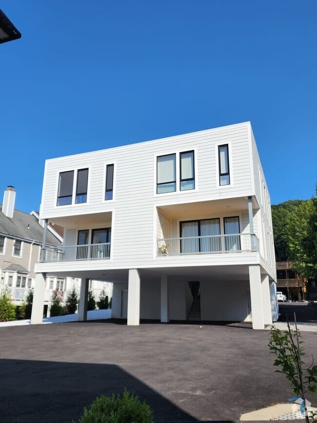 Building Photo - 904 Quinnipiac Ave