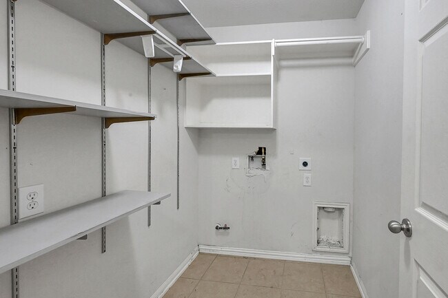 Foto del edificio - 16711 Moss Green Ct
