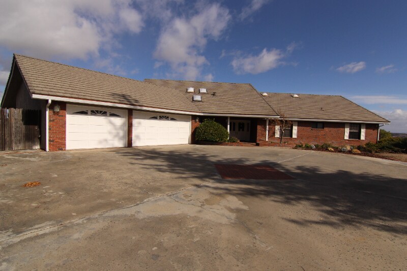 Primary Photo - 335 Hilltop Dr