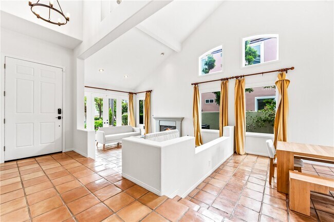 Building Photo - 6392 Doral Dr
