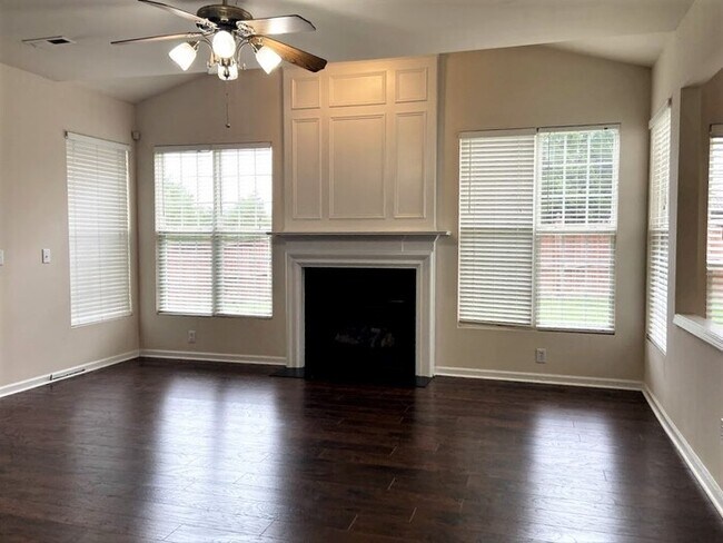 Building Photo - 405 Master Wood Way