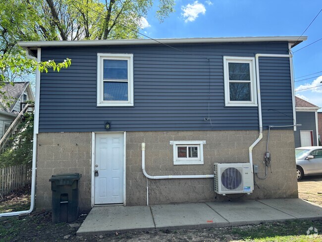 Building Photo - 106 S Urbana Ave