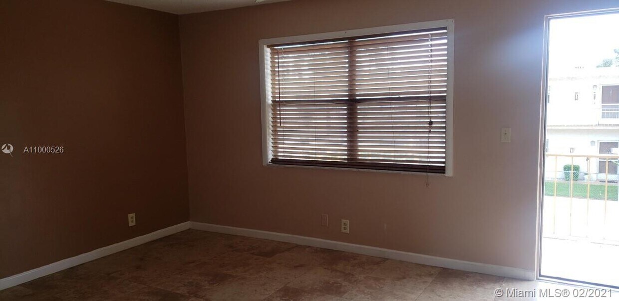 Building Photo - 2525 Hollywood Blvd