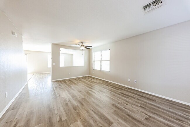 Foto del edificio - 973 E Doris St