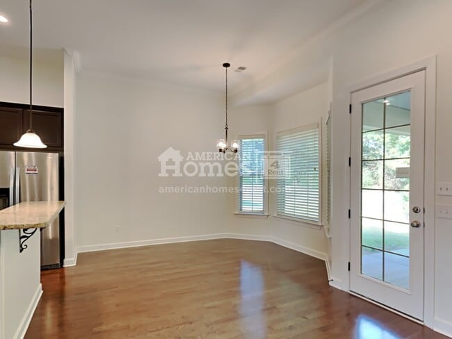 Foto del edificio - 5102 Laurel Springs Dr