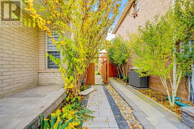 Building Photo - 2470 Nichols Dr