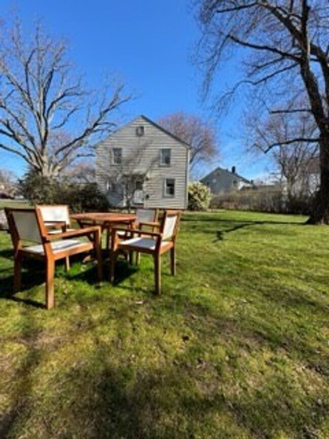 Building Photo - 45 Greenlawn Dr