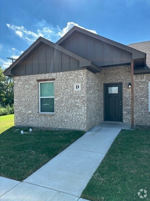 Building Photo - 1531 W Kilpatrick Ave