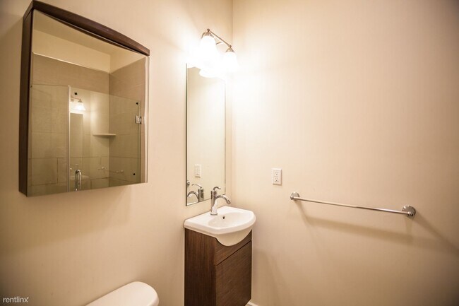 Foto del edificio - 3842 Lancaster Ave