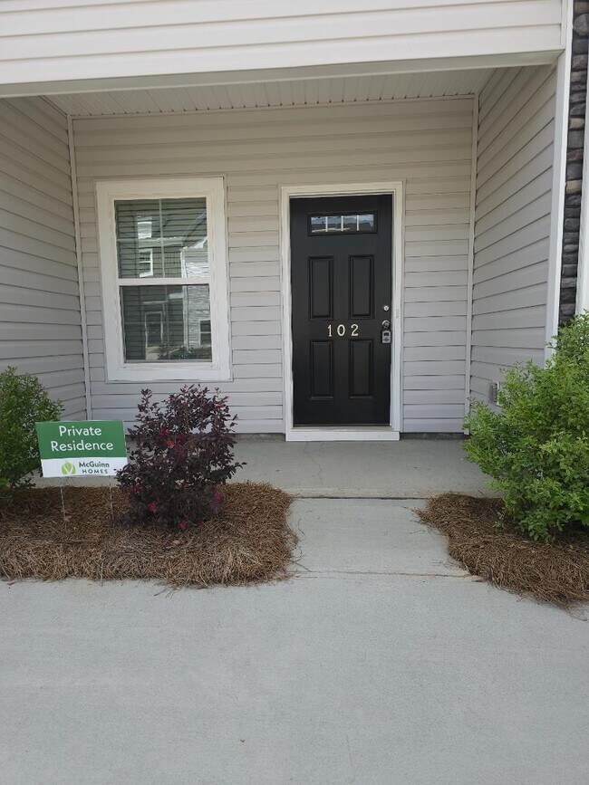 Foto del edificio - 102 Lowland Dr