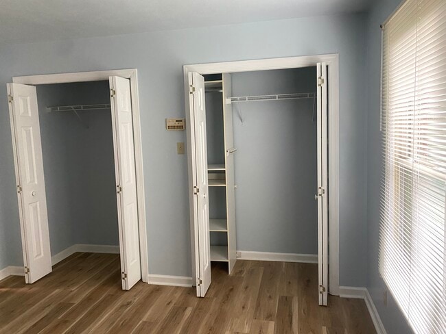 Building Photo - 136 Durwood Rd