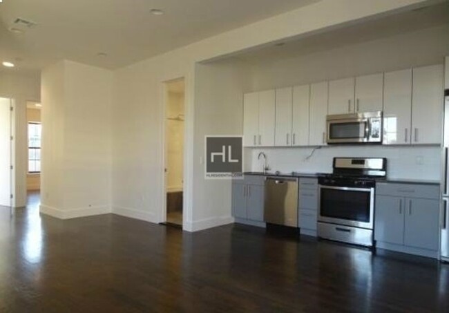 Foto del edificio - CENTRAL AVENUE / Spacious Bushwick 4 Bed 2...