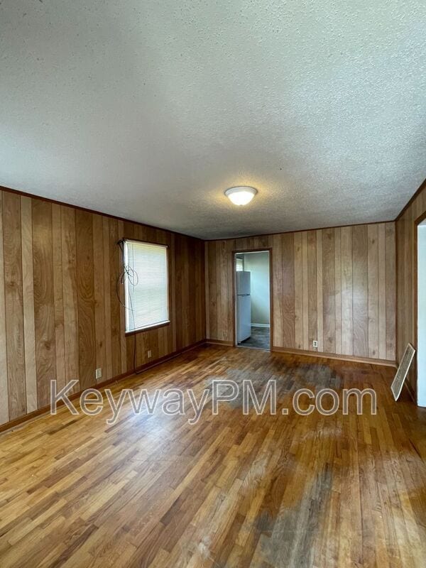 Building Photo - 3137 Lake Forest Dr