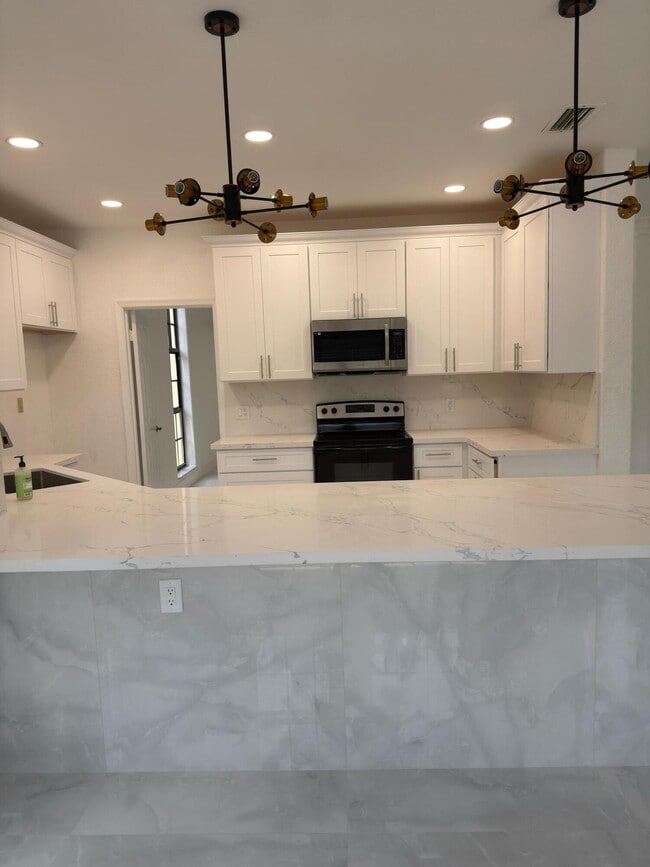 Building Photo - 23392 Mirabella Cir S