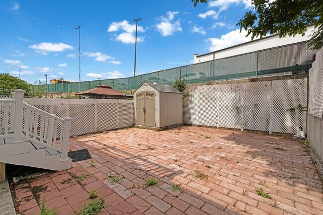 Foto del edificio - 217 Highwood Ave