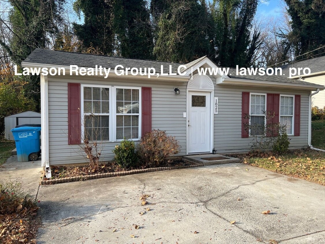 Foto principal - Adorable and Updated-One Level Living with Paved Driveway