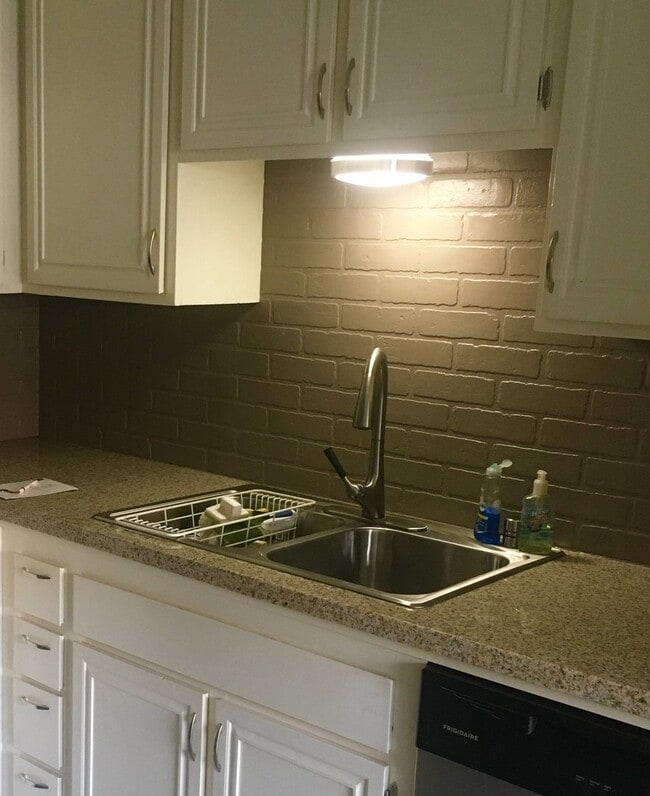 Building Photo - Valencia - Upgraded 3 bedroom, 2 bath condo near golf course