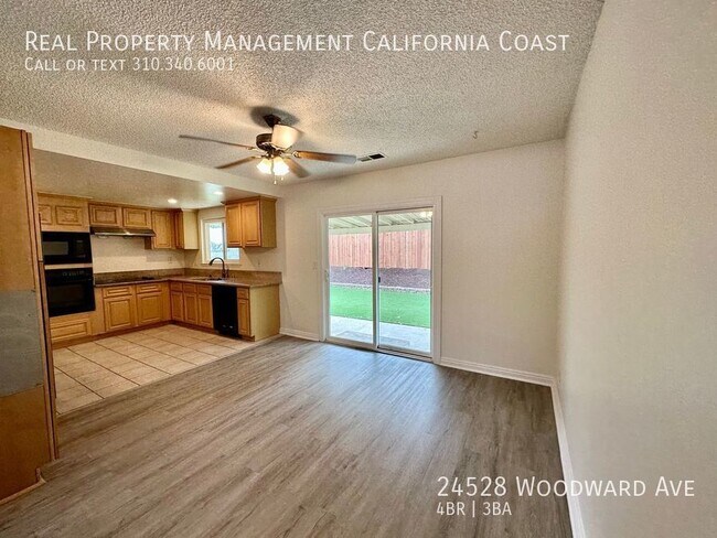 Building Photo - Spacious 4 Bedrooms, 2 1/2 Bathrooms,  2 S...