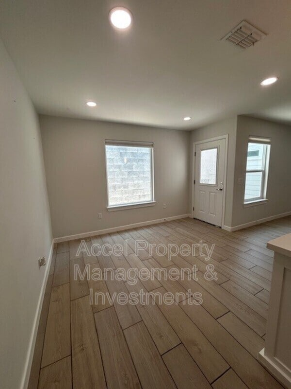 Building Photo - 6613 N 5th St