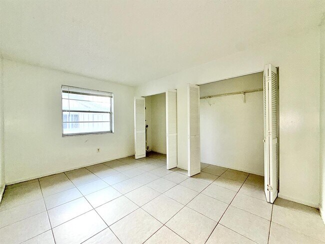 Foto del edificio - 800 NE 14th St