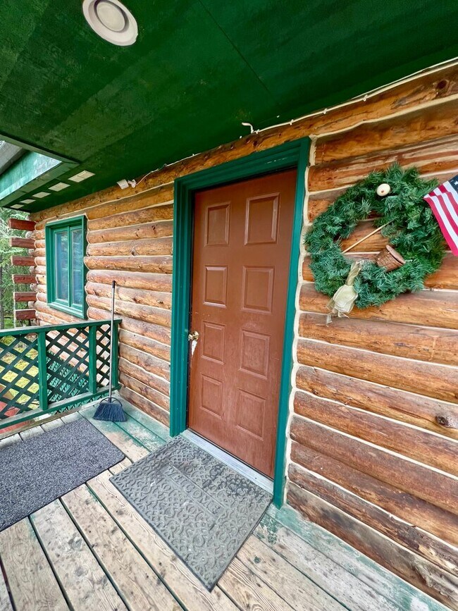 Building Photo - Charming 2-Bedroom Home in Fairbanks – Pet Friendly - Washer & Dryer