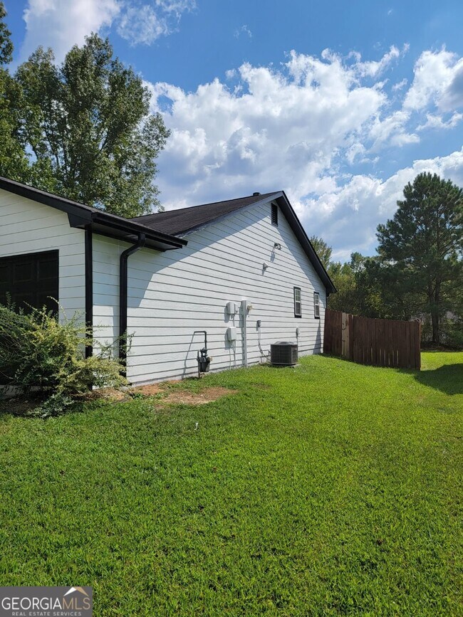 Foto del edificio - 1331 Misty Ridge Ct