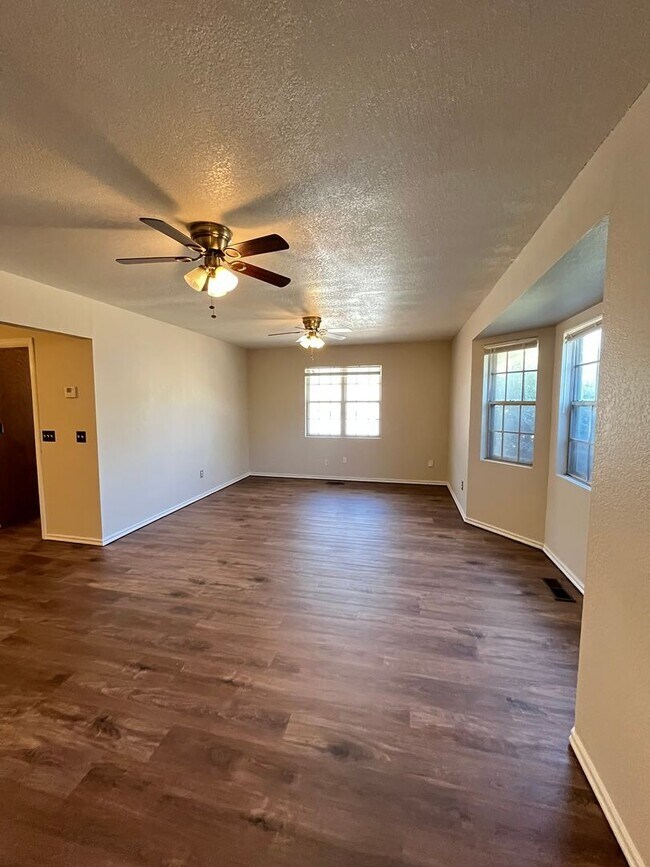 Building Photo - 3609/11 N Drexel