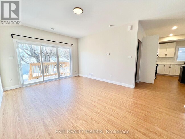 Building Photo - 141 Centenaire St