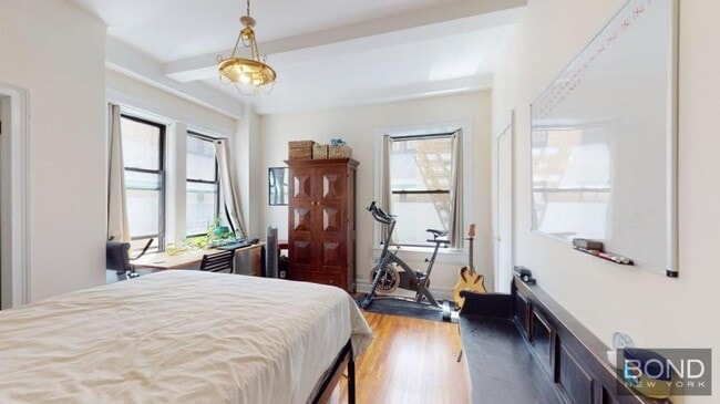 Building Photo - 3 bedroom in NEW YORK NY 10024