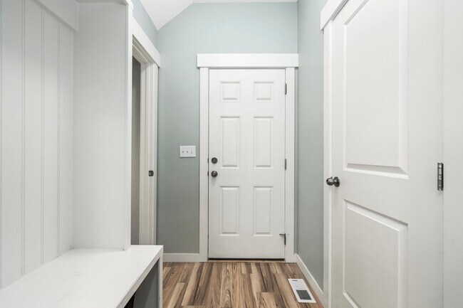 Foto del edificio - 4438 E Hurstbourne Dr
